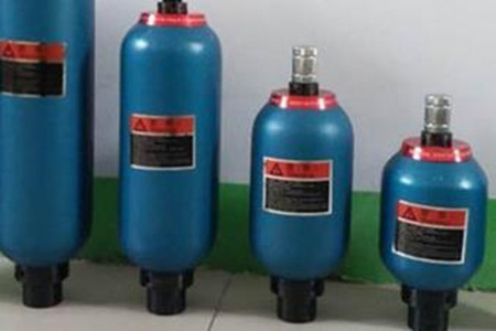 蓄能器為什么不能水平安裝？理由很簡單！