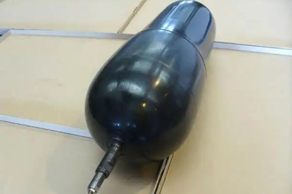 蓄能器里面的液壓油有哪些污染與危害？ 圖1